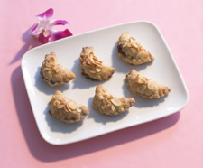 Photo de petits chaussons au placenta et aux amandes Photo de petits chaussons au placenta et aux amandes